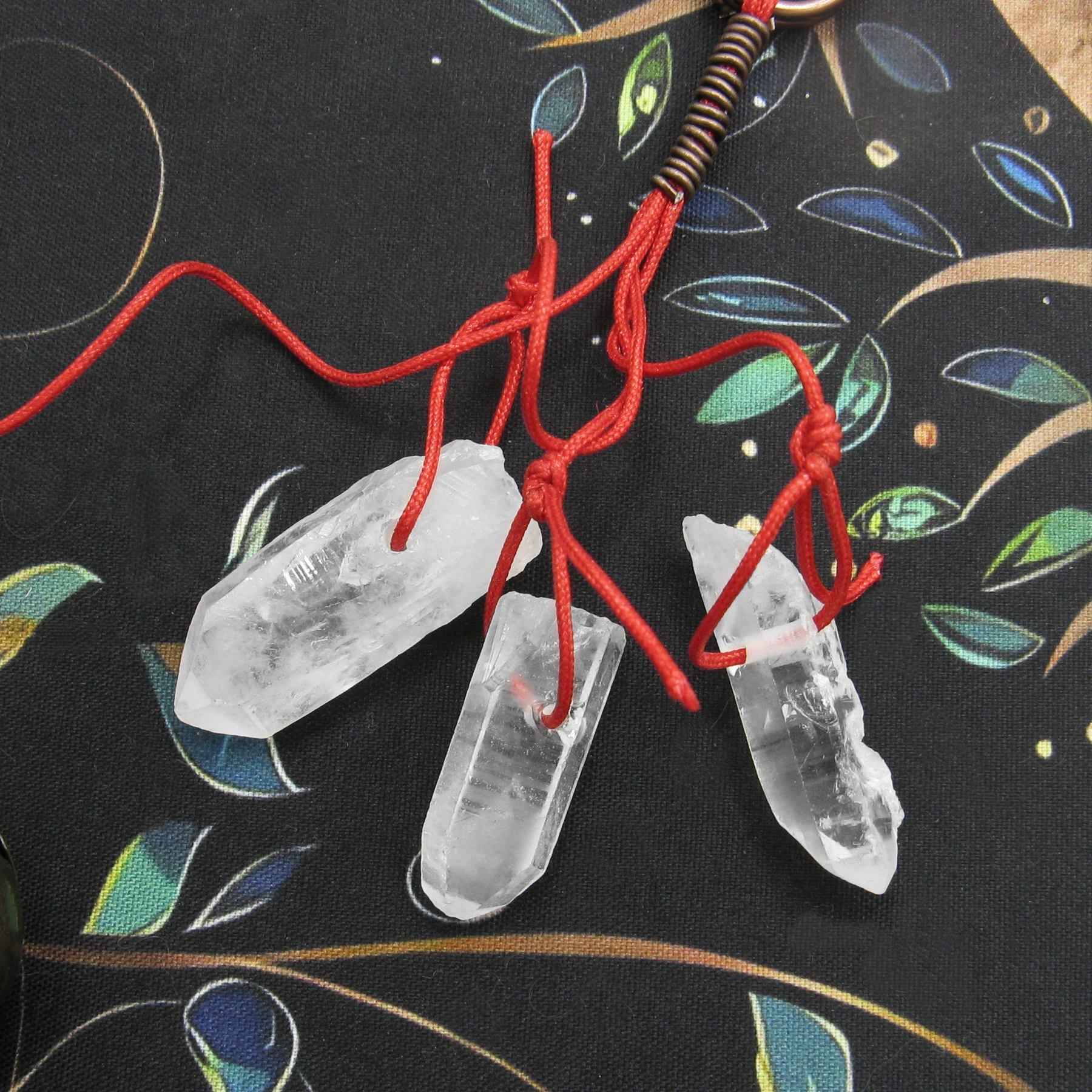 Witch's Bell: Small Wreath, 5 Sleigh Bells and 3 Quartz